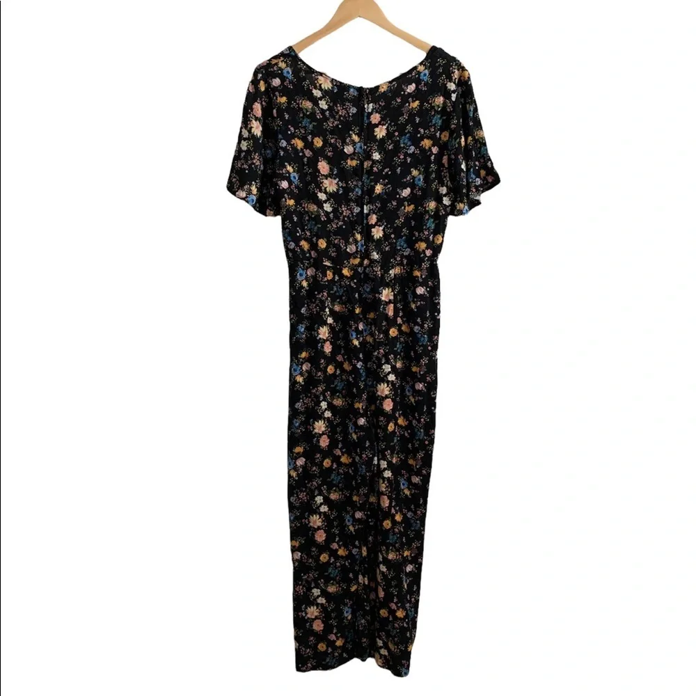 Wild Fable V-neck Floral Jumpsuit Size Medium
